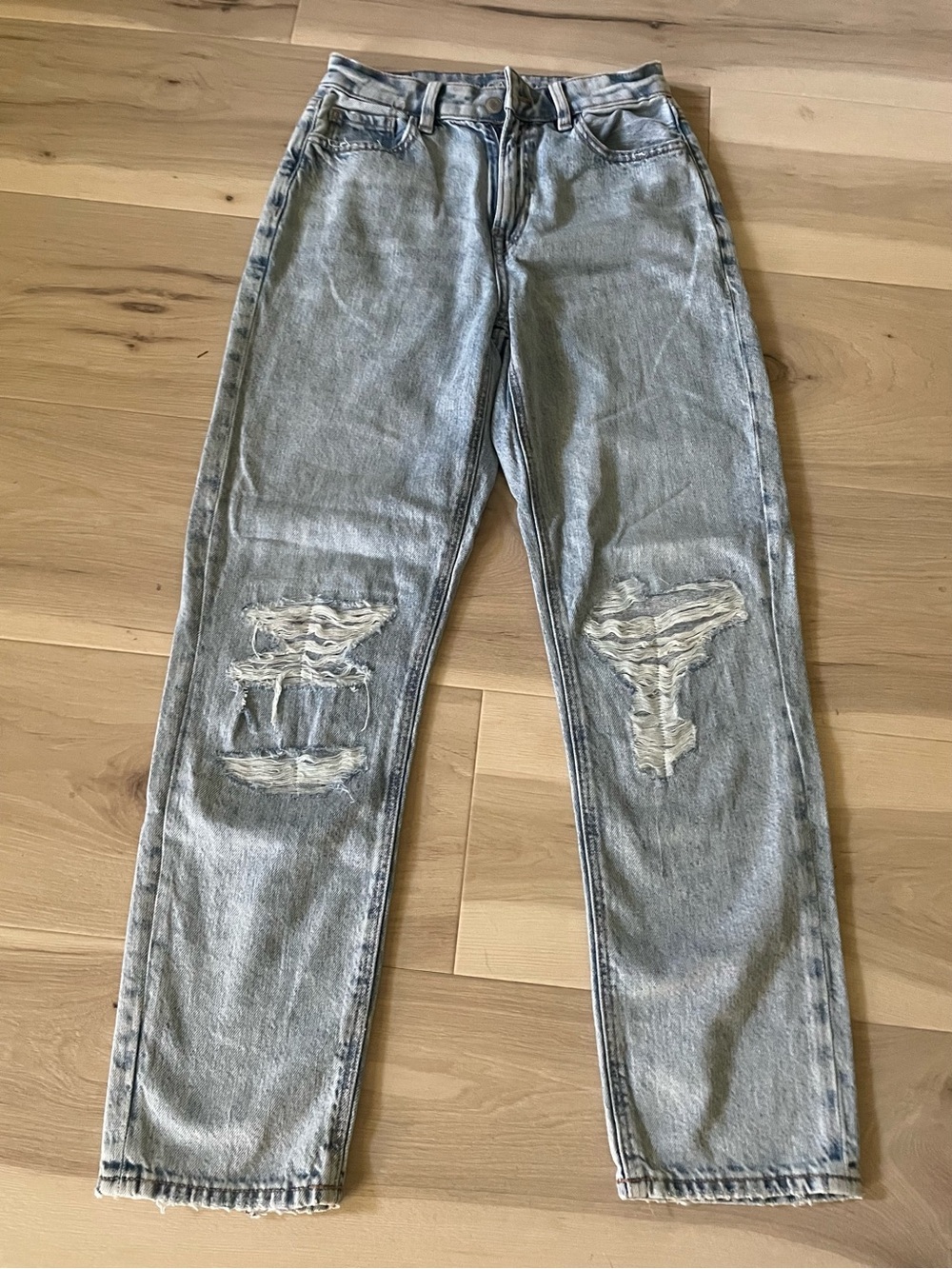 American Eagle Outfitters Light Blue Distressed Straight Leg Jeans